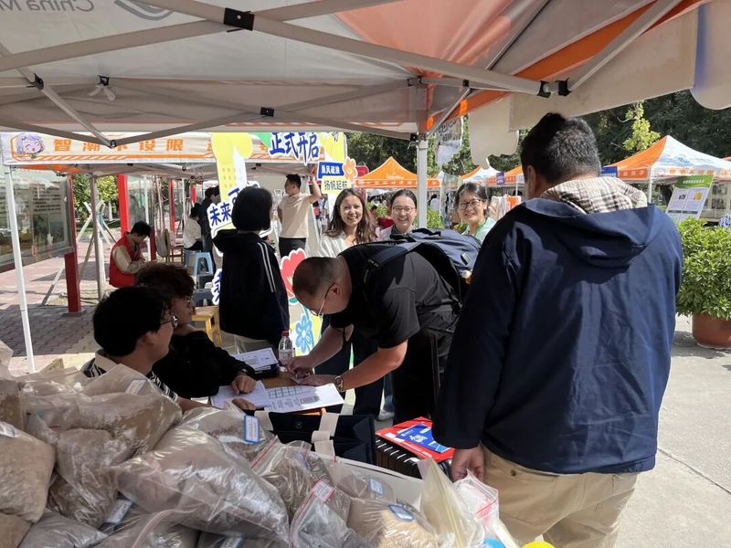 新疆农业大学一学院新生入学要带一杯土？